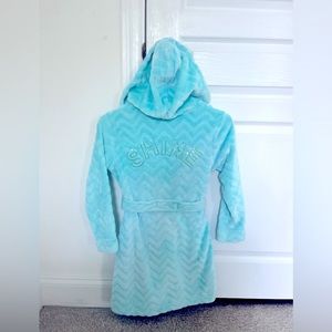 Pretty tial robe!